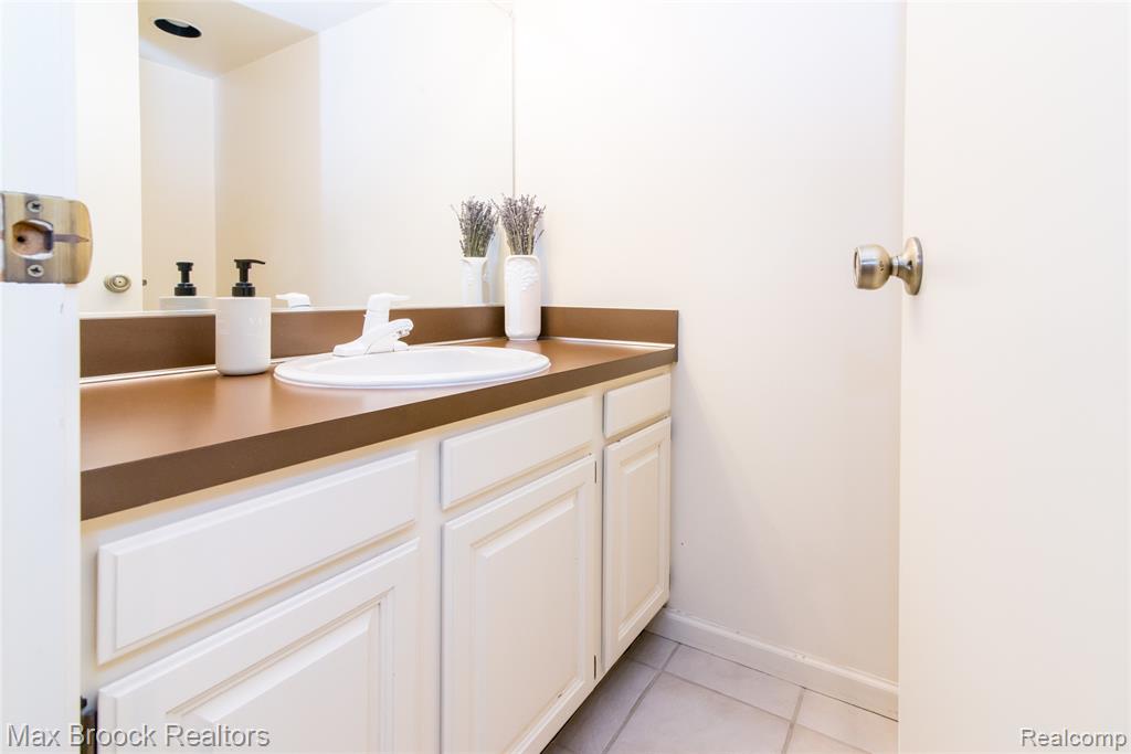 41350 Woodward Avenue, Bloomfield Hills, MI 48304 — Photo 32