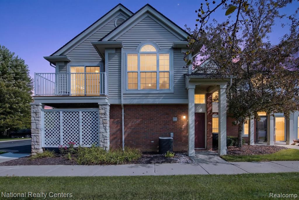 28190 Oakmonte Circle E, New Hudson, MI 48165