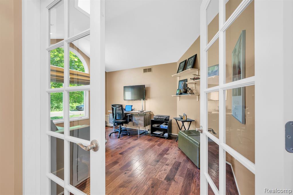 5039 LAGOONS Circle S, West Bloomfield, MI 48323 — Photo 9