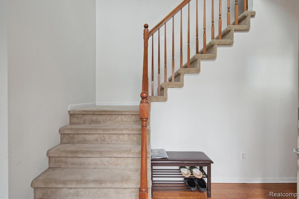 9998 ROLAN MEADOWS Drive, Belleville, MI 48111 — Photo 30