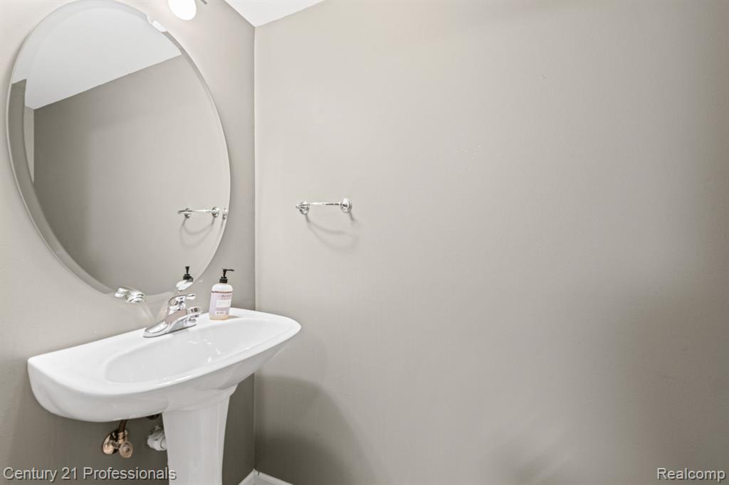 412 Boardwalk Drive, Walled Lake, MI 48390 — Photo 26