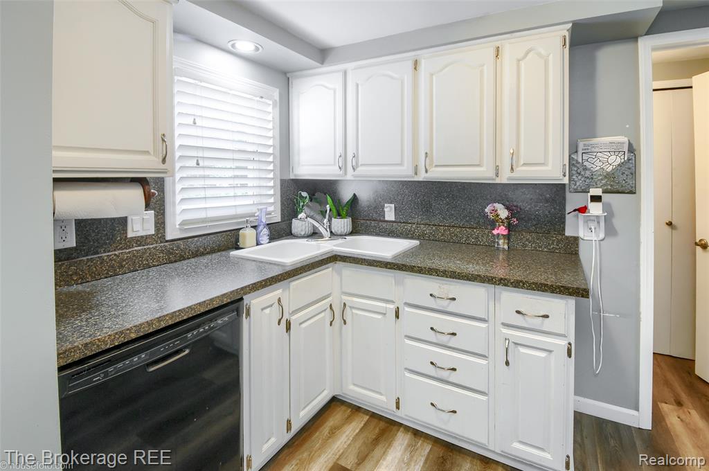 4462 Dye Road, Swartz Creek, MI 48473 — Photo 16