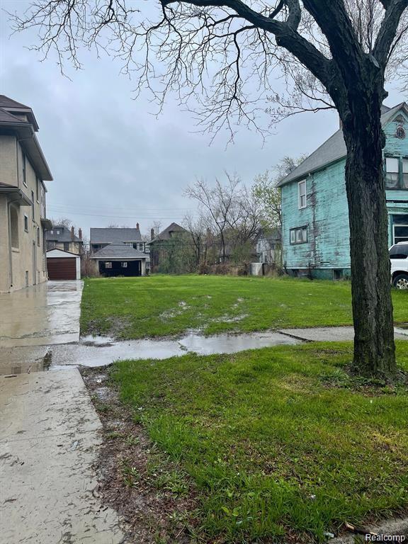 894 ATKINSON Street, Detroit, MI 48202 — Photo 4
