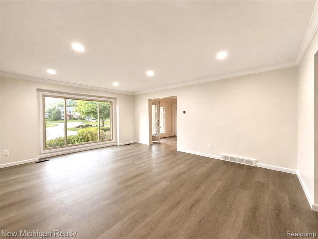 650 Deerfield Court, Rochester Hills, MI 48309 — Photo 9