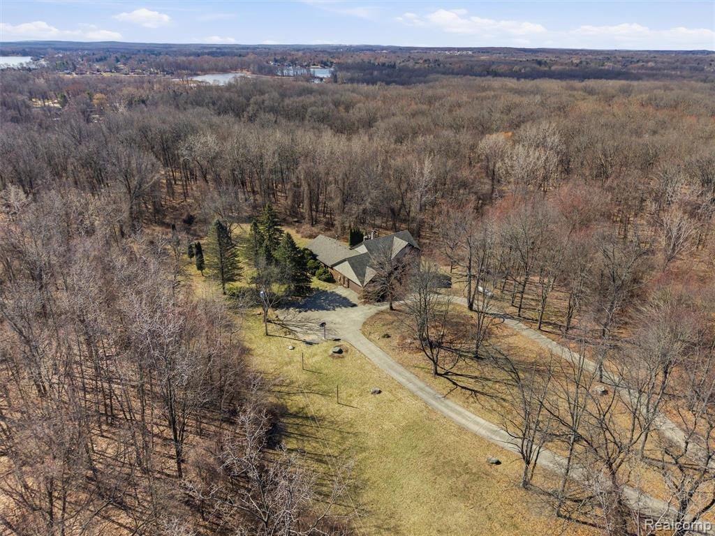6400 Bridle Lane, Highland, MI 48356 — Photo 5