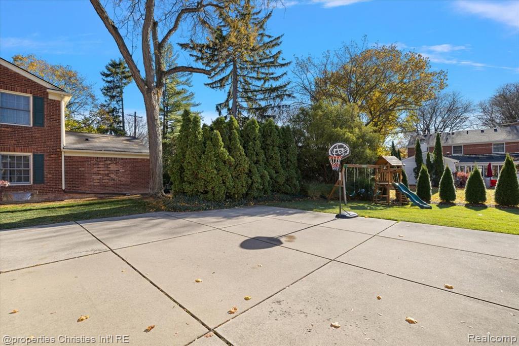 2579 Amberly Road, Bloomfield, MI 48301 — Photo 59