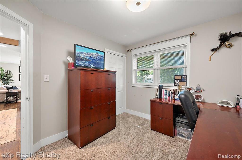 8929 HEADLEY Drive, Sterling Heights, MI 48314 — Photo 23