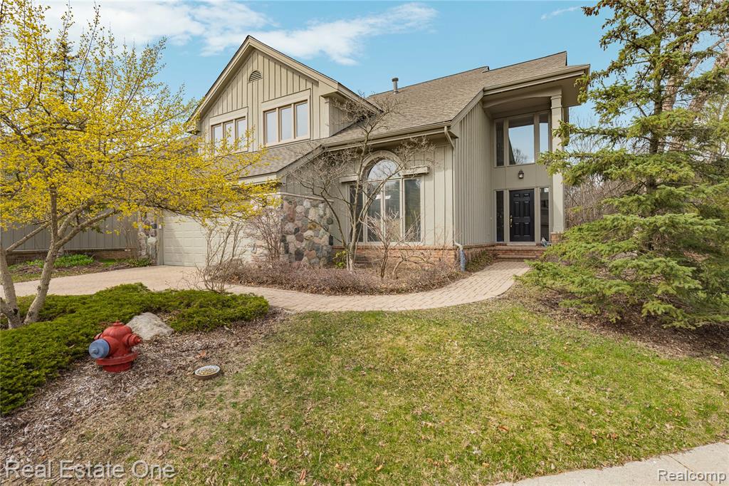 7026 Daventry Woods Drive, West Bloomfield, MI — Photo 2