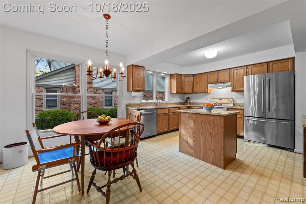 448 Streamview Court, Rochester Hills, MI 48309 — Photo 10