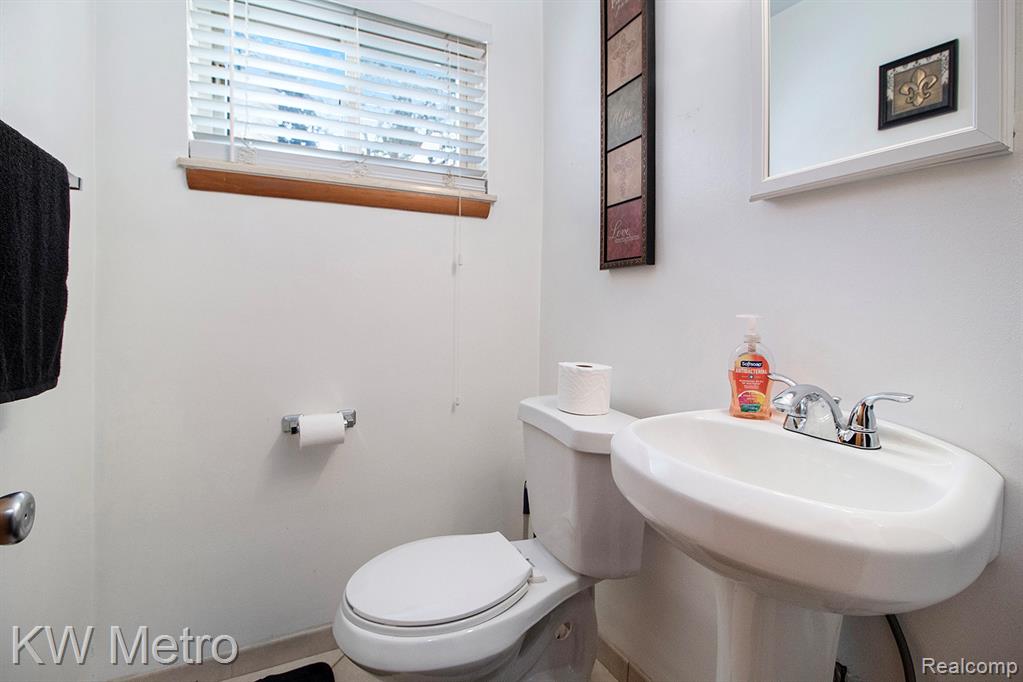 9168 Rockland, Redford, MI 48239 — Photo 11