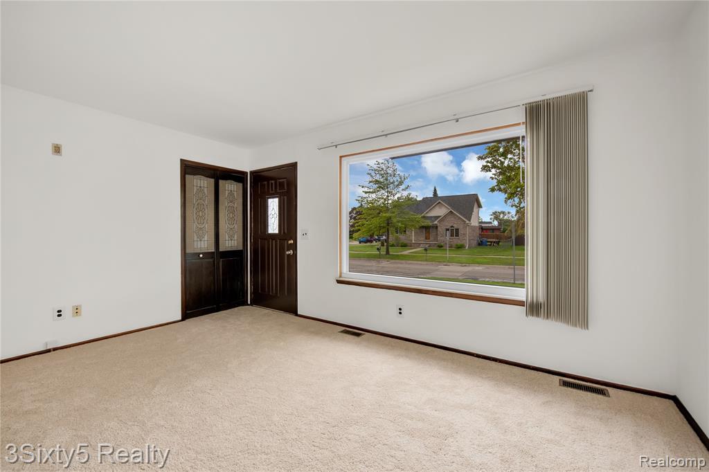 30572 S Gibraltar Road, Rockwood, MI — Photo 6