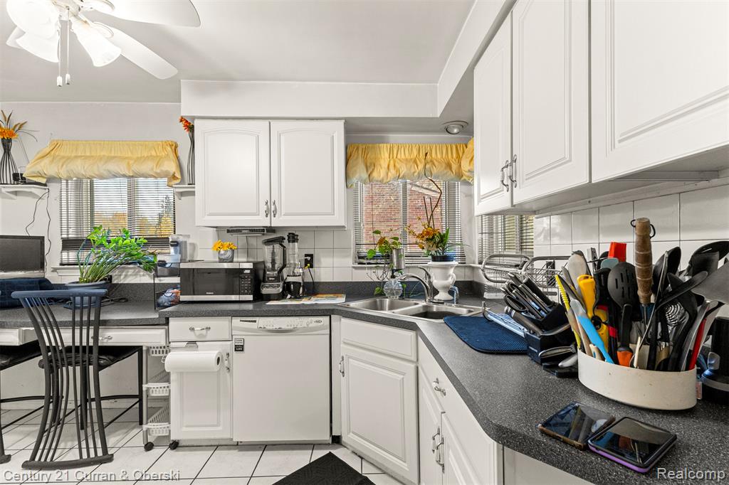 22151 Whitmore Street, Oak Park, MI 48237 — Photo 13