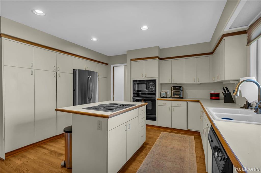 6983 Brookeshire Drive, West Bloomfield, MI — Photo 15
