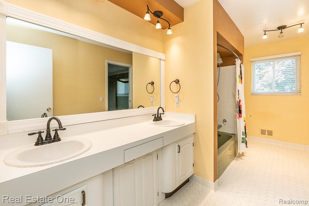 6621 Northpoint Drive, Troy, MI 48085 — Photo 40