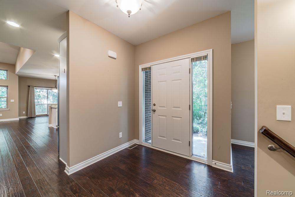 9546 KINGSWAY Circle, Clarkston, MI 48348 — Photo 6