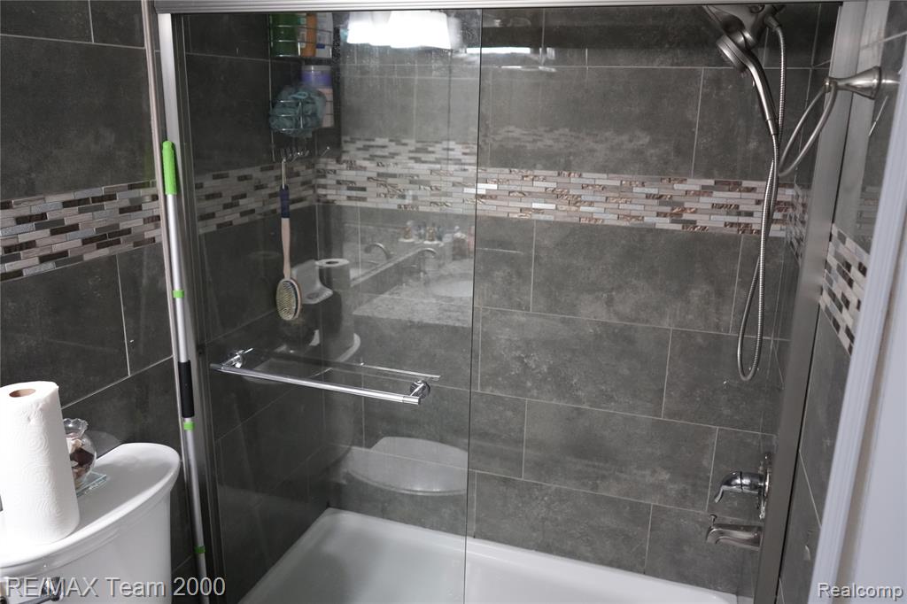6426 Chase Road, Dearborn, MI 48126 — Photo 16