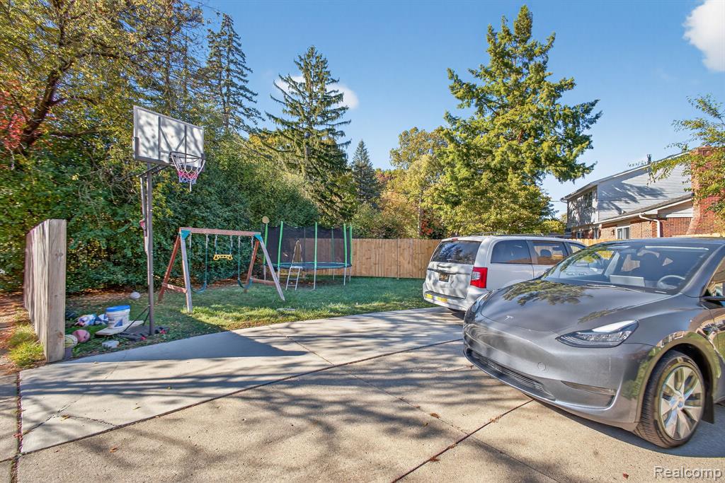 28025 Sunset Boulevard W, Lathrup Village, MI 48076 — Photo 32