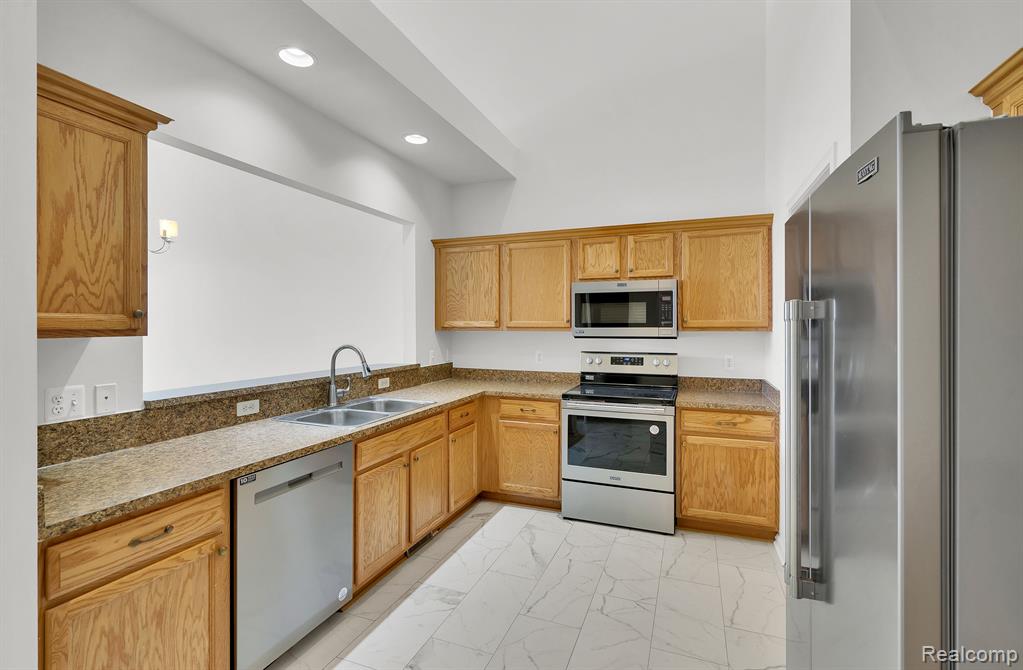 7106 MOORE, Shelby Twp, MI 48317 — Photo 6