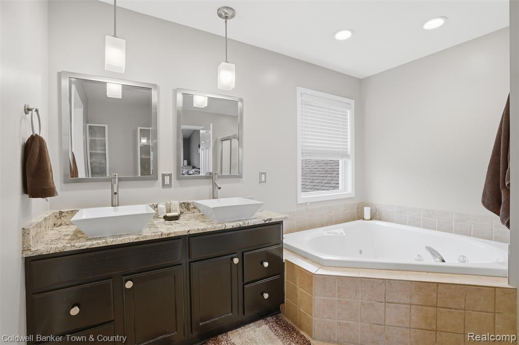 7431 Oceola Farms Court, Howell, MI 48855 — Photo 27