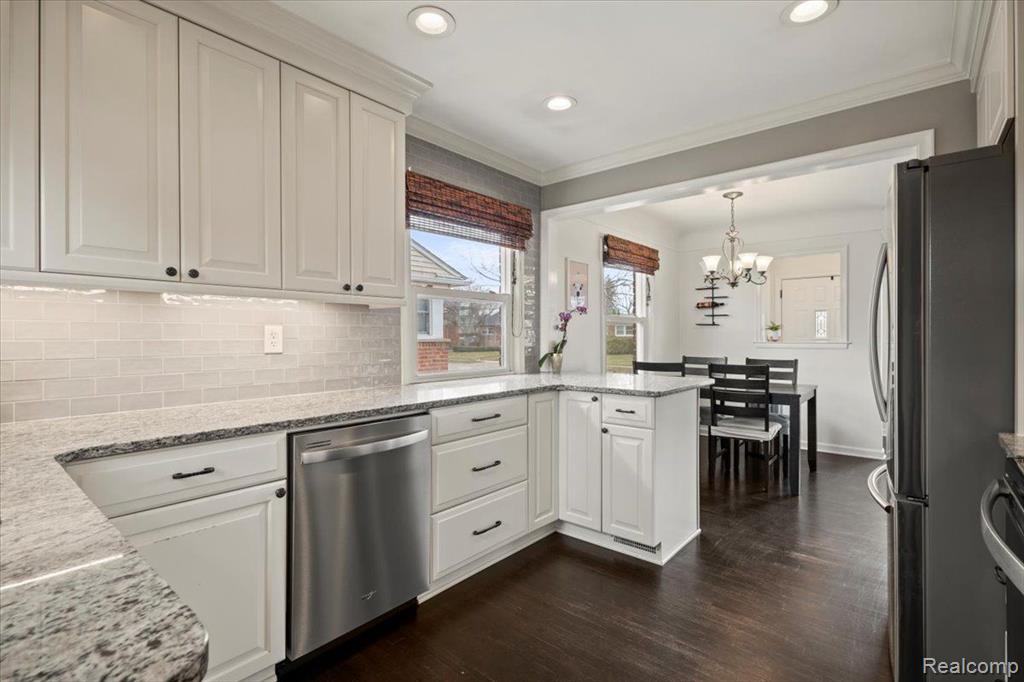 524 E LA SALLE Avenue, Royal Oak, MI 48073 — Photo 17