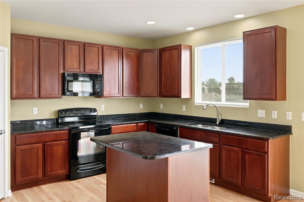 56626 Leeds Lane, Macomb, MI 48042 — Photo 14
