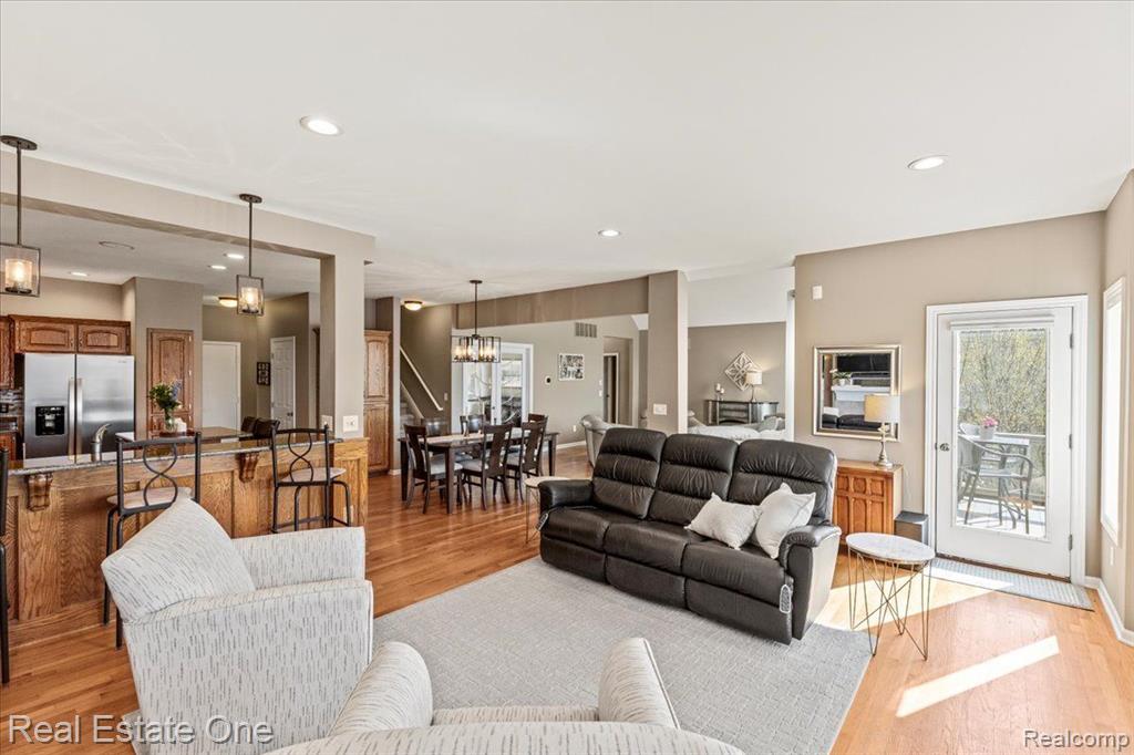 566 BAY POINTE Drive, Oxford, MI 48371 — Photo 27