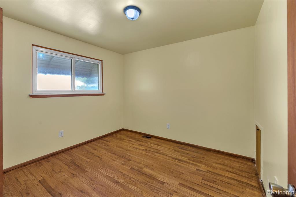 5320 Bedford Street, Dearborn Heights, MI 48125 — Photo 21