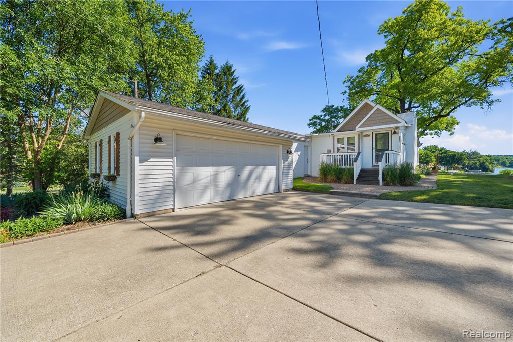 10470 King Road, Davisburg, MI 48350 — Photo 24