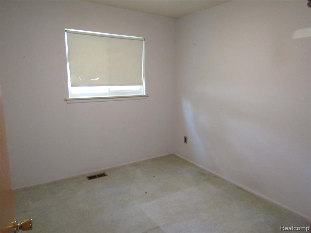 8160 Fenton, Dearborn Heights, MI 48127 — Photo 13