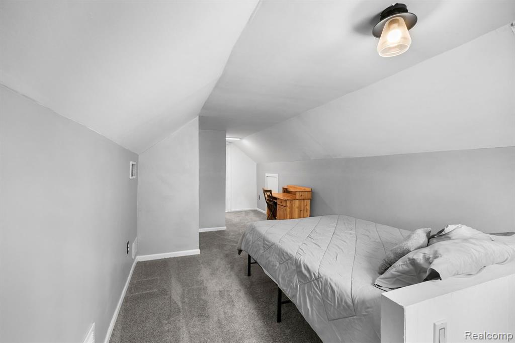 933 E ROWLAND Avenue, Madison Heights, MI 48071 — Photo 17