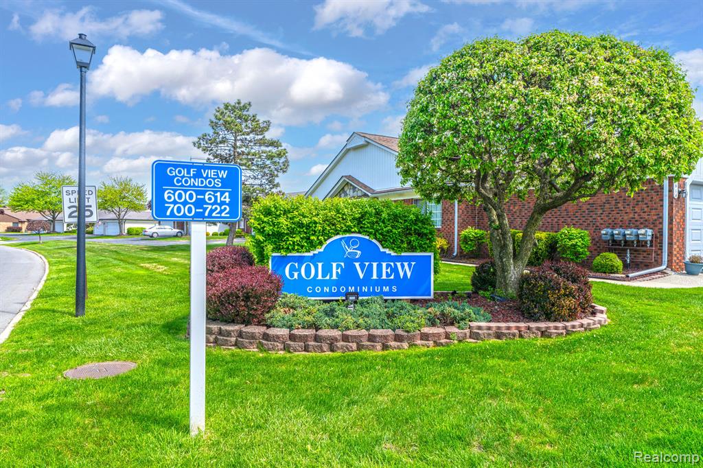 718 COUNTRY CLUB Drive, Saint Clair Shores, MI 48082 — Photo 23