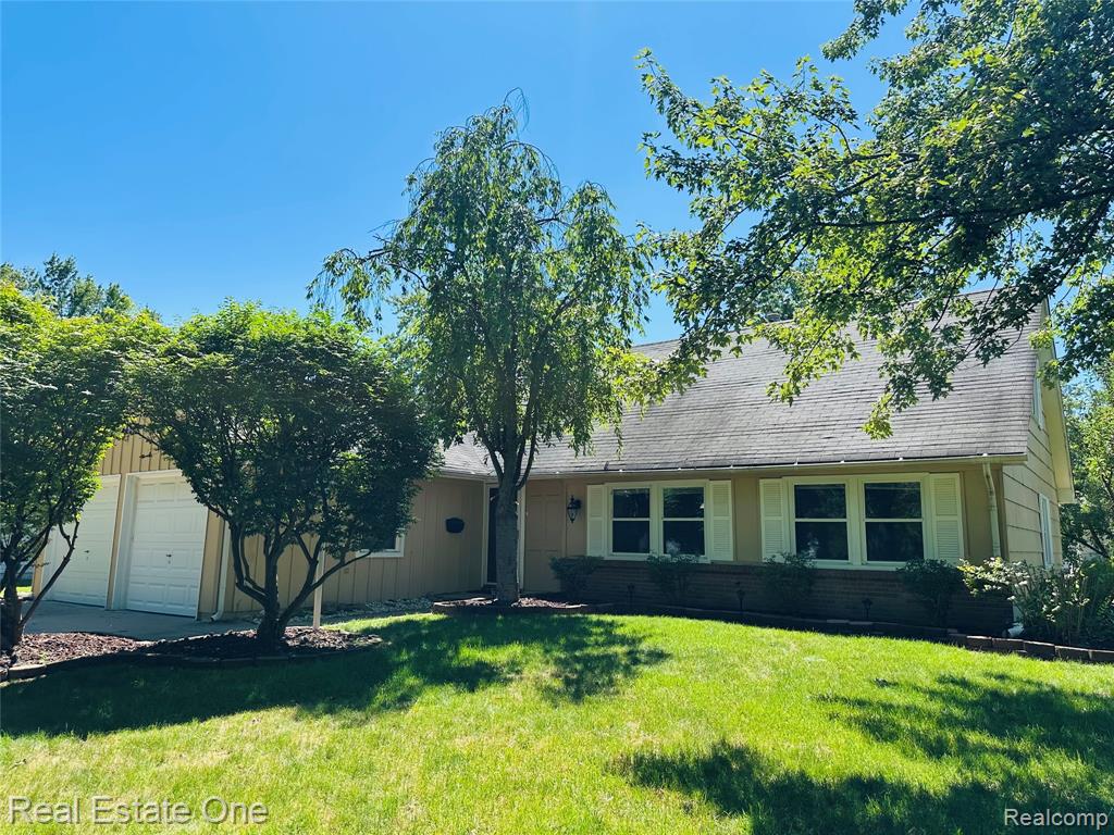 4757 HYDE PARK Drive, Troy, MI 48085 — front exterior