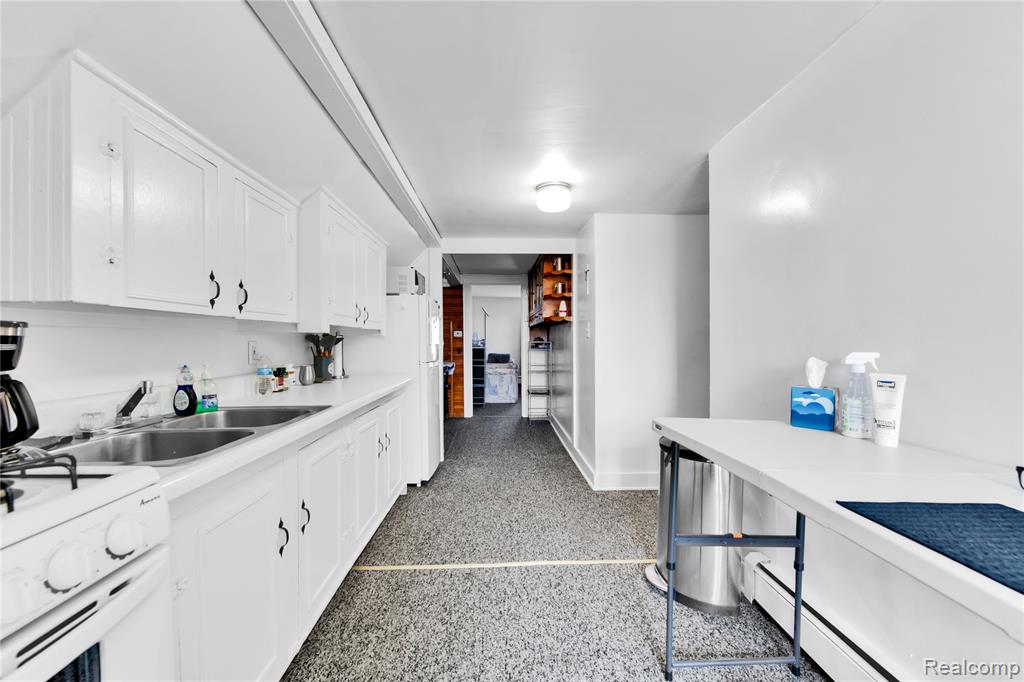 2952 PRYNNE Street, Keego Harbor, MI 48320 — Photo 22