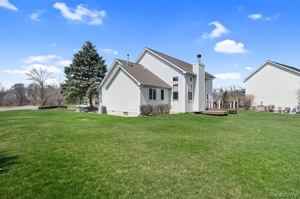 21191 GREENBRIAR Lane, South Lyon, MI 48178 — Photo 48