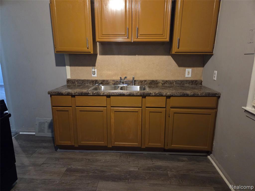 8084 Evergreen Avenue, Detroit, MI 48228 — Photo 11
