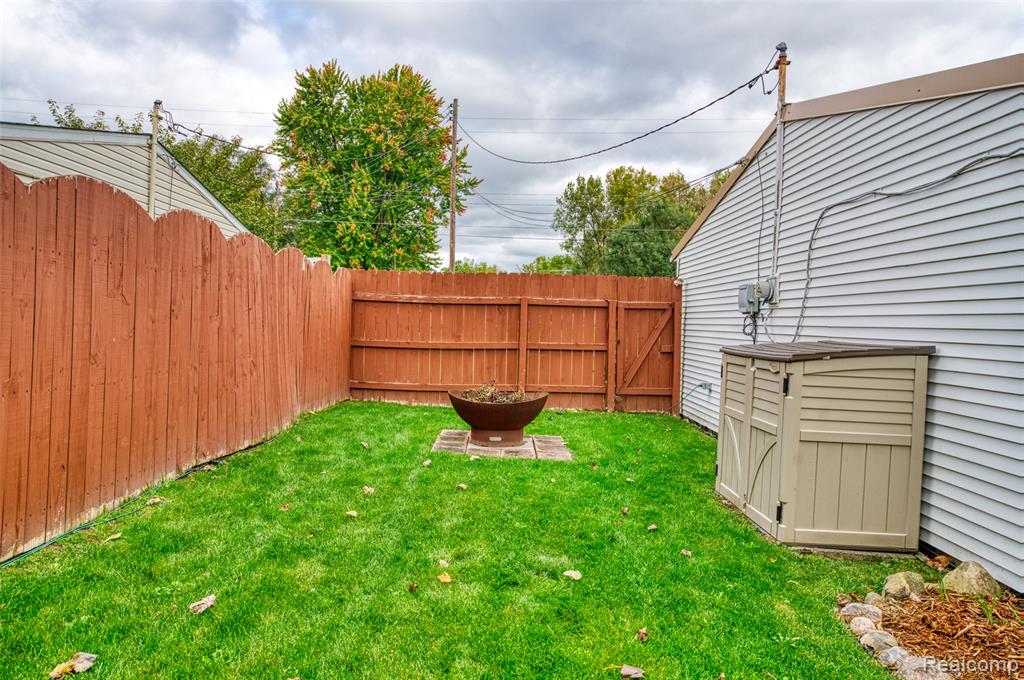 701 MARY Court, Fenton, MI 48430 — Photo 25