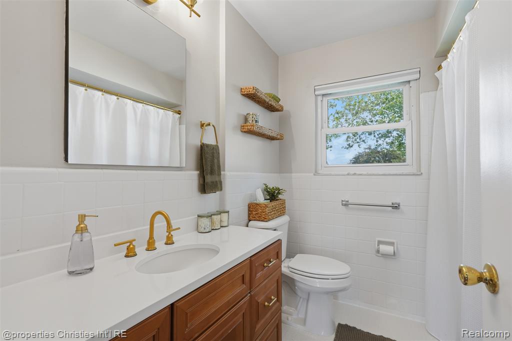 9001 Perrin Street, Livonia, MI 48150 — Photo 16
