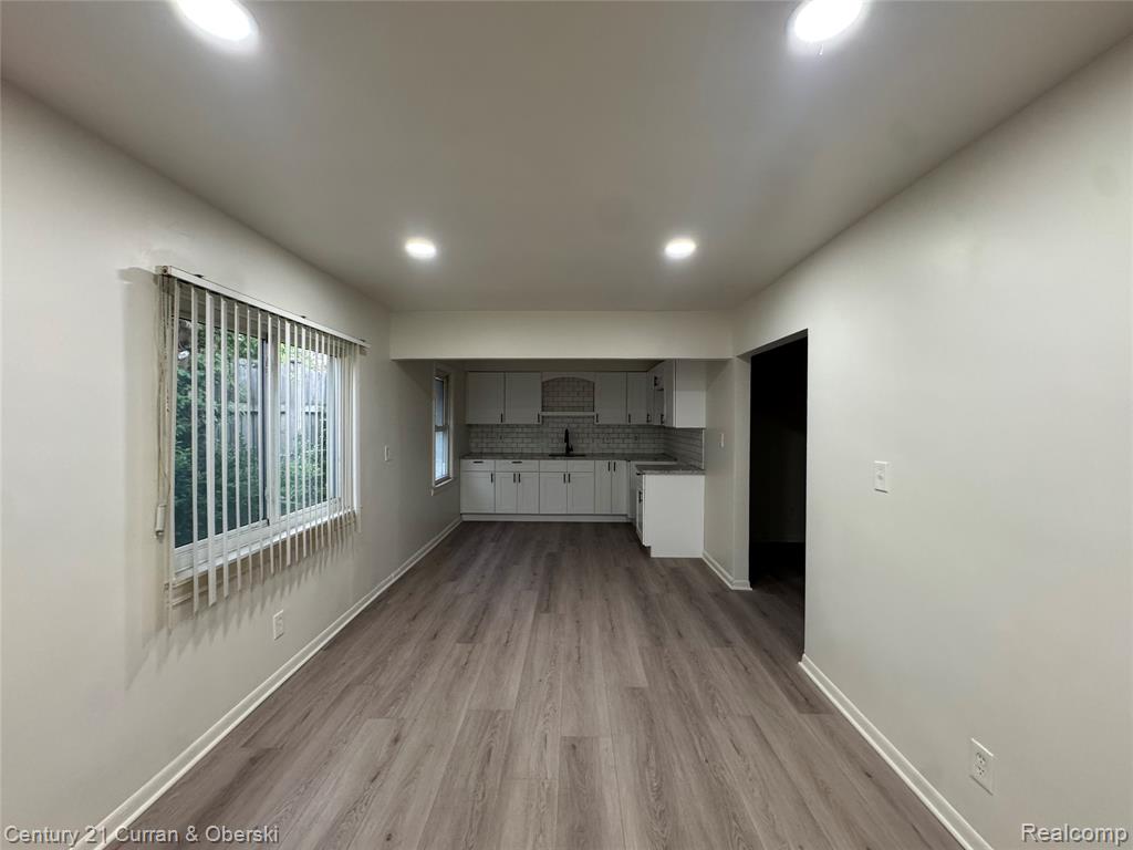 8402 Robindale Avenue, Dearborn Heights, MI 48127 — Photo 8