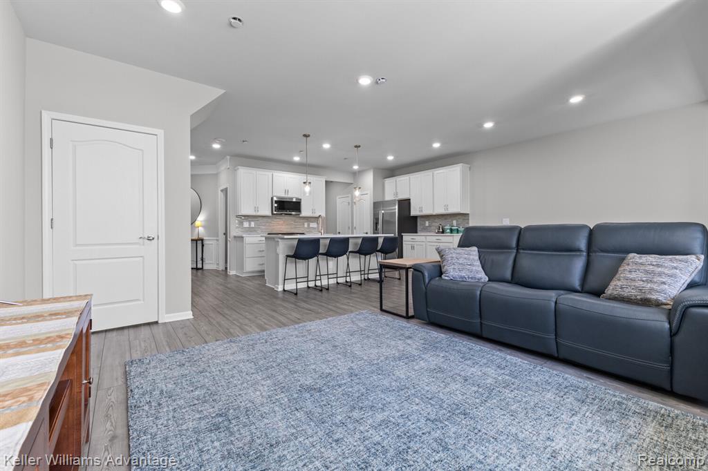 836 Addison Circle, Walled Lake, MI 48390 — Photo 16