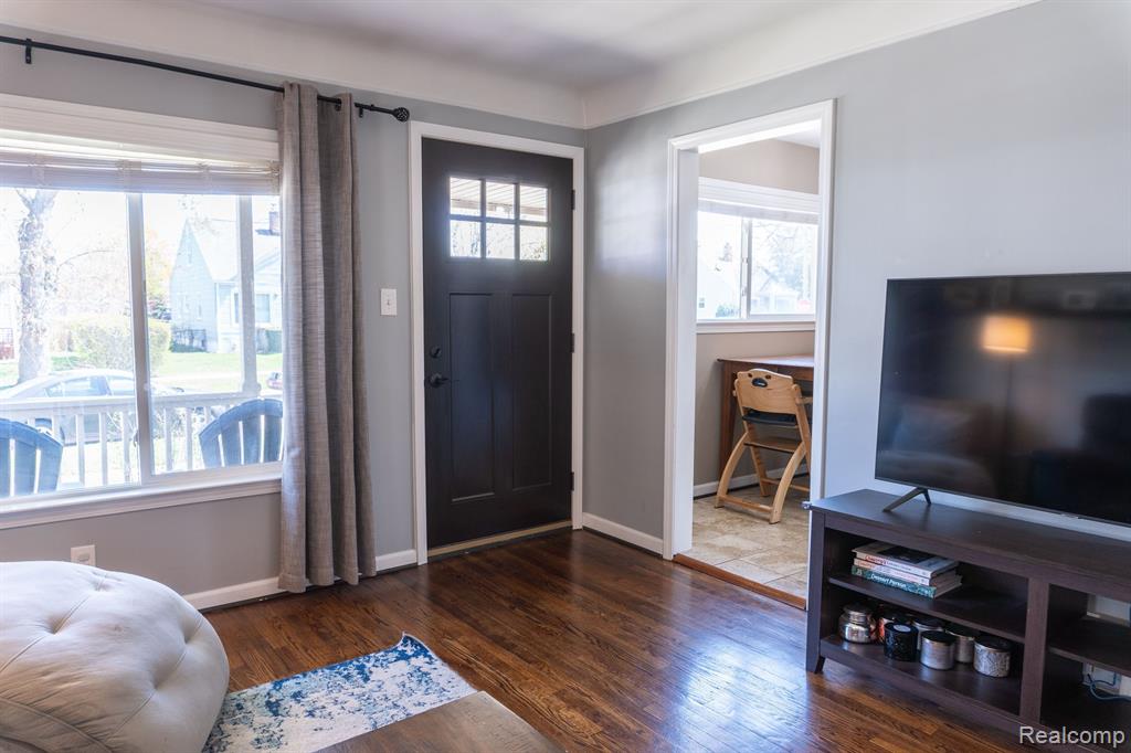 405 N MINERVA Avenue, Royal Oak, MI 48067 — Photo 7