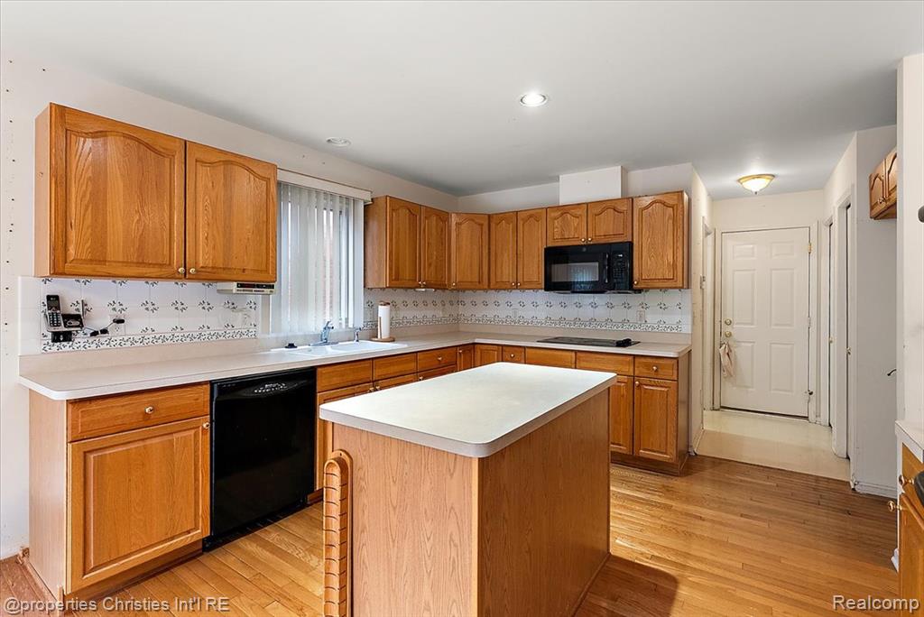 47274 Hunters Park Drive, Plymouth, MI 48170 — Photo 15