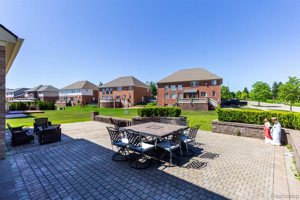42575 Silverwood Drive, Sterling Heights, MI 48314 — Photo 38