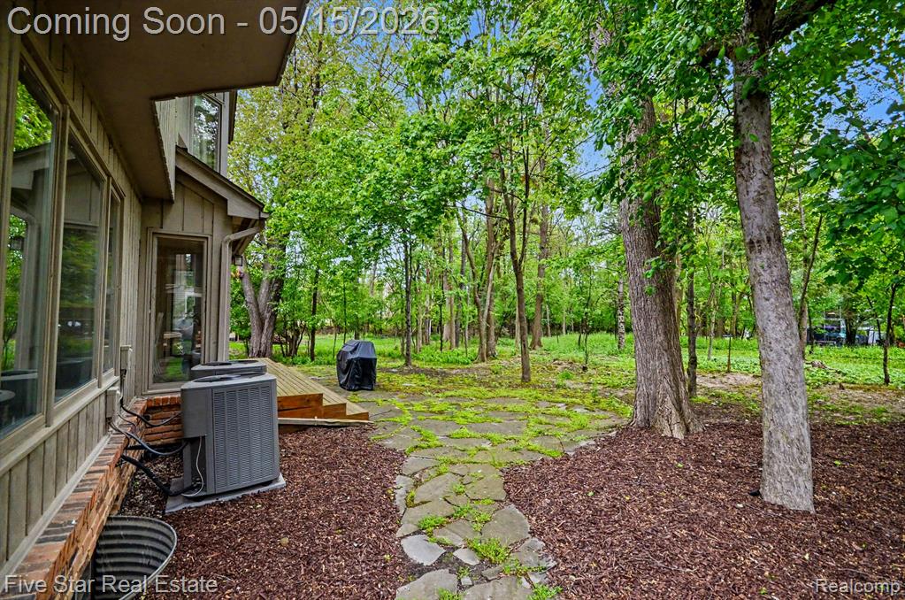 4689 Mirror Lake Drive, West Bloomfield, MI 48323 — Photo 41
