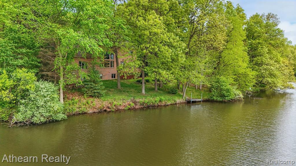 8373 Riverwalk Drive, Fenton, MI 48430 — Photo 10