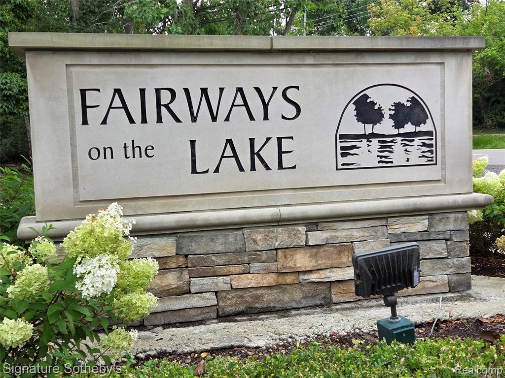 5274 Simpson Lake Road, West Bloomfield, MI 48323 — Photo 45