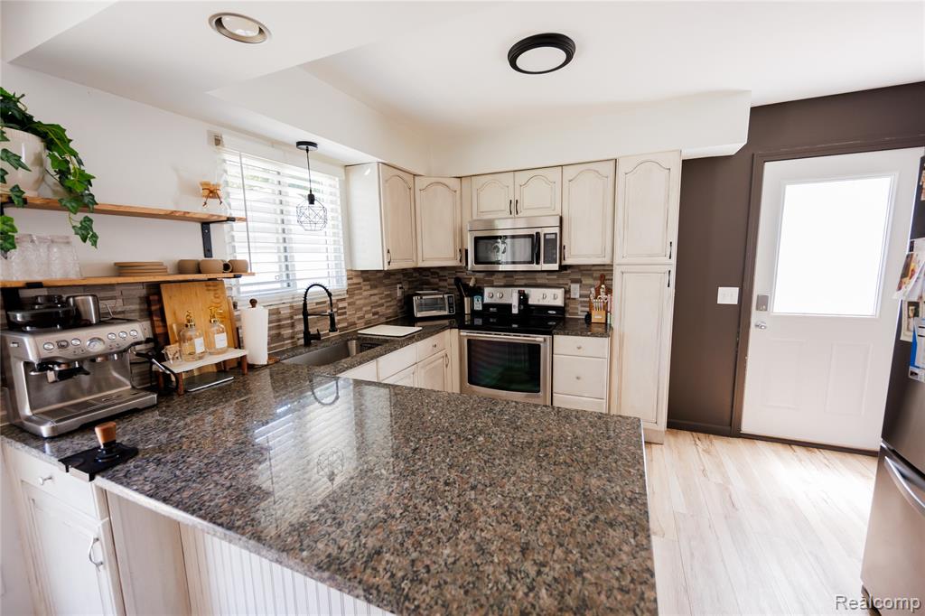 9420 Denton Hill Road, Fenton, MI 48430 — Photo 5