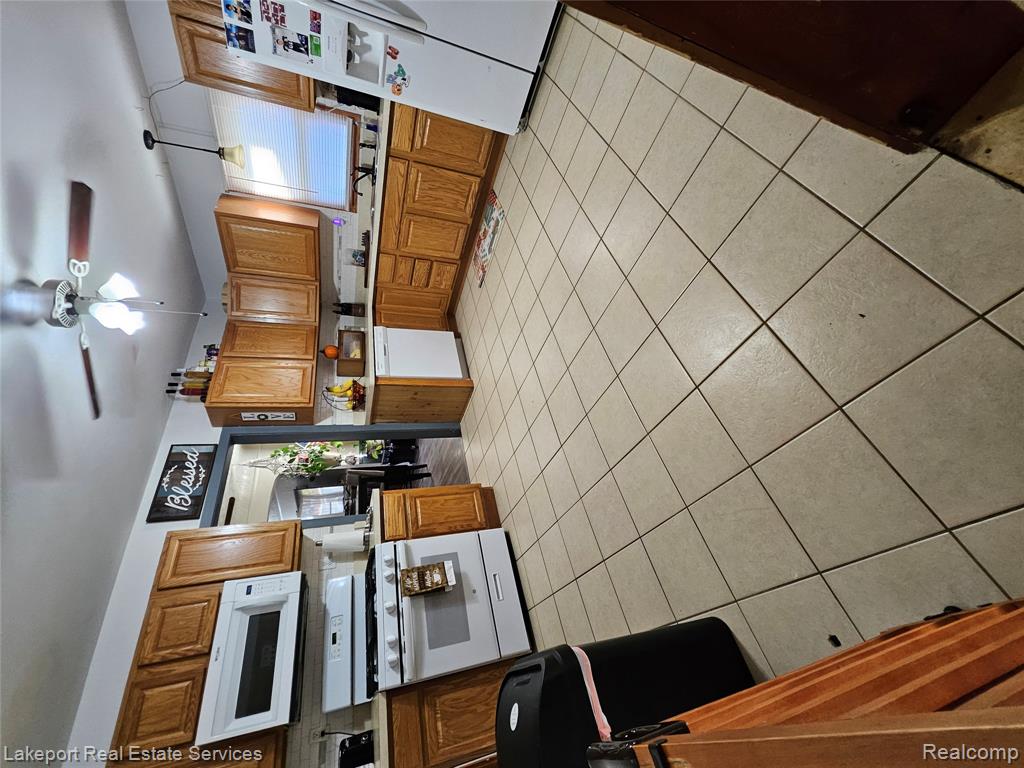 814 Saint James Street, Marysville, MI 48040 — Photo 7