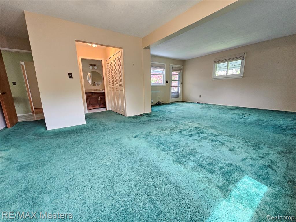 21879 Canterbury Avenue, Grosse Ile, MI 48138 — Photo 19