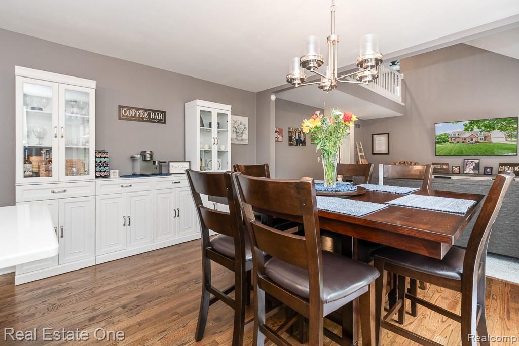 1043 Ridgeview Circle, Lake Orion, MI 48362 — Photo 12
