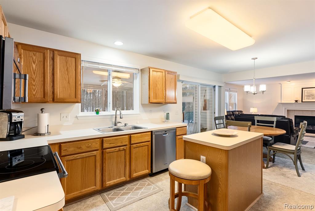 7983 SPRINGWATER Drive, Ypsilanti, MI 48197 — Photo 14